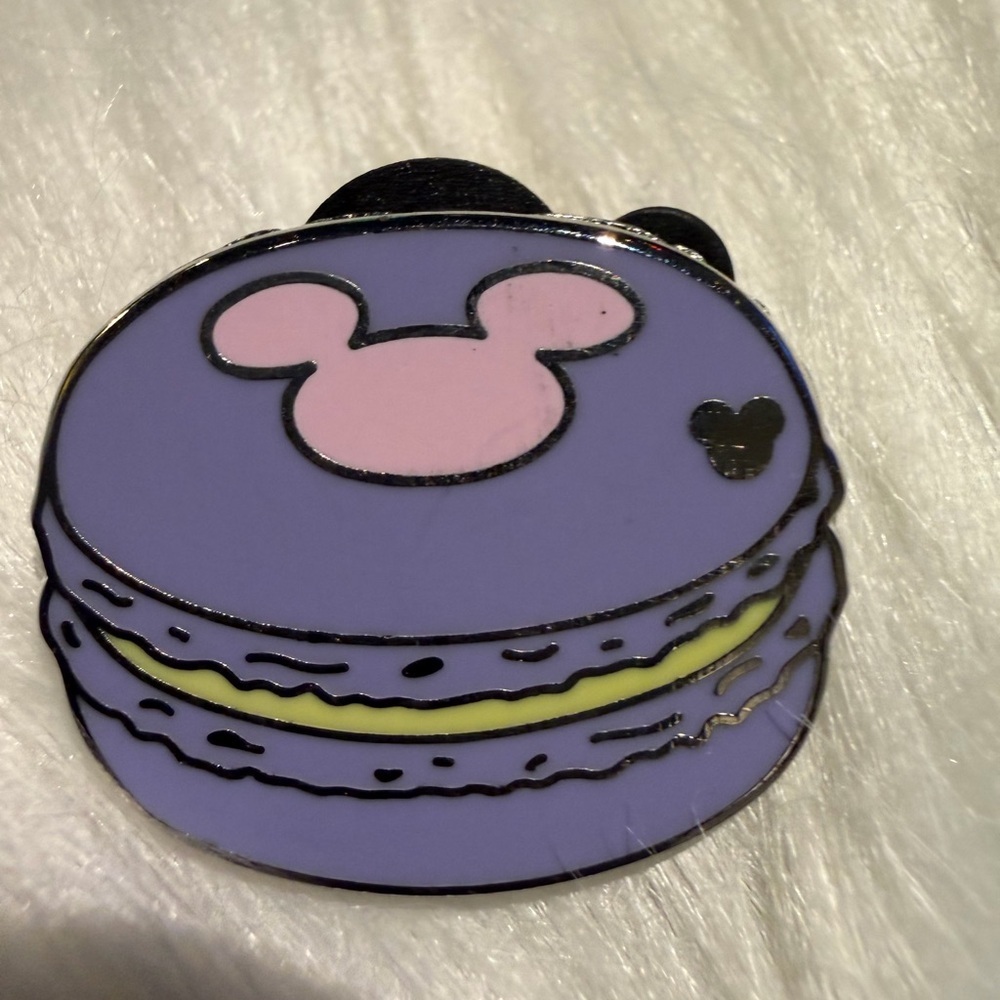 💙3/$20 DISNEY Purple Macaron trading  Pin with Pink Mouse Design
